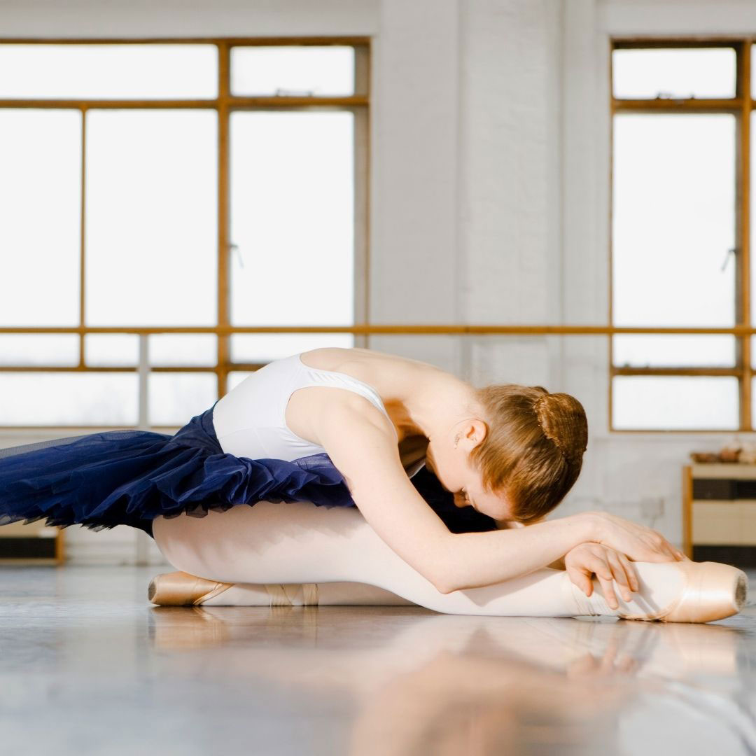 giornata.internazionale-della-danza-sforzo-fisico-intensi-esercizi-sesta-arte giornata internazionale della danza intensi sforzi fisici e esercizi dietro la sesta danza